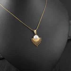 Wholesale Real Gold Plated Solid Color 304 Stainless Steel Cute Romantic Waterproof Non Tarnish 304 Stainless Steel Lobster Trigger Clasp Closure Pendant Necklace
