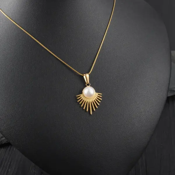 Wholesale Real Gold Plated Solid Color 304 Stainless Steel Cute Romantic Waterproof Non Tarnish 304 Stainless Steel Lobster Trigger Clasp Closure Pendant Necklace