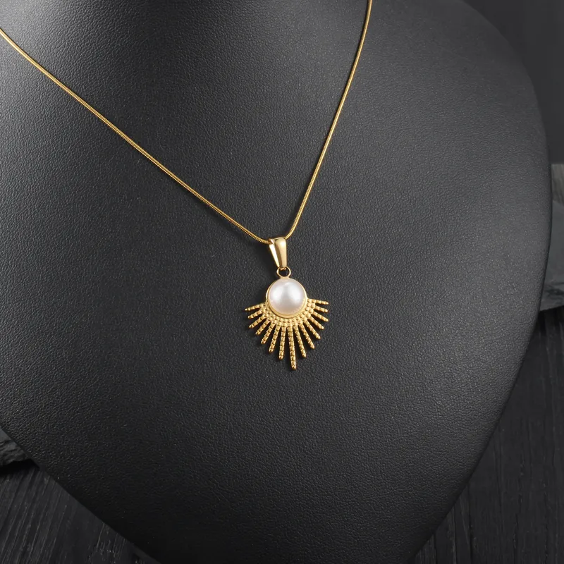 Wholesale Real Gold Plated Solid Color 304 Stainless Steel Cute Romantic Waterproof Non Tarnish 304 Stainless Steel Lobster Trigger Clasp Closure Pend
