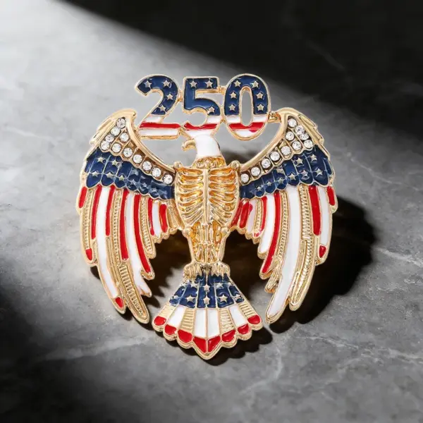 Wholesale Eagle Pin In Zinc Alloy With Diamond Craft, Flag Brooches For Independence Day