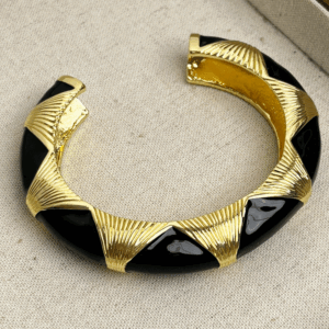 Narrow black