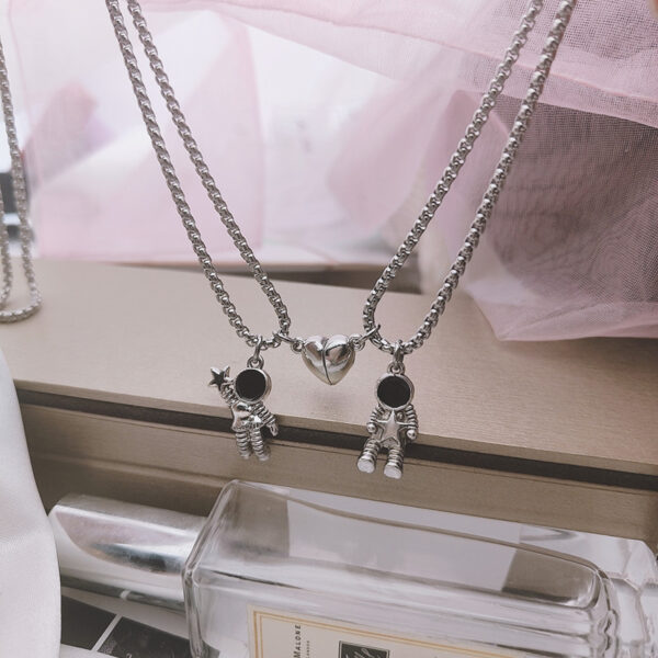 oly-7d03d35229810729693d920d7777899b Wholesale Astronaut Necklace Couple Pair of Cool Women Trendy Men ins Style Personality Pendant Long-distance Love Valentine's Day Gift