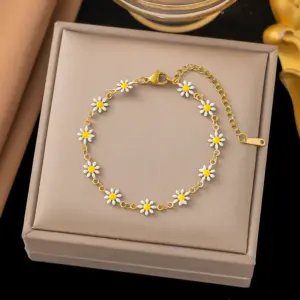 10 [Ae170] White Daisy Chain / Gold