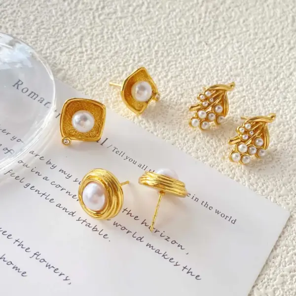 Wholesale Spider Earrings Light Luxury High-end Sense Plated 18k Gold Pearl Imitation Earrings