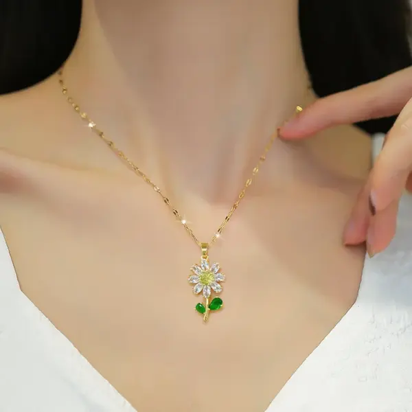 Wholesale 201 Stainless Steel Copper Flower Water Plating Vacuum Plating Zircon 18K Gold Plated 18K Gold Simple Style Coffee Bean Chain Transparent Gold Pendant Necklace