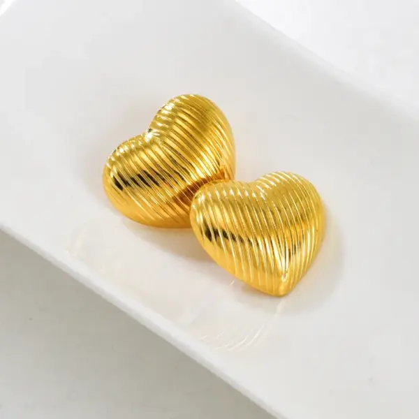 Wholesale Heart Shape Stud Earrings For Women In 304 Stainless Steel With Electroplated 18K Real Gold PVD Coated Layer 0.03µm-0.05µm