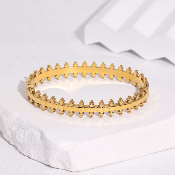 Wholesale Stainless steel bracelet with geometric gold plating, colorfast titanium steel bracelet