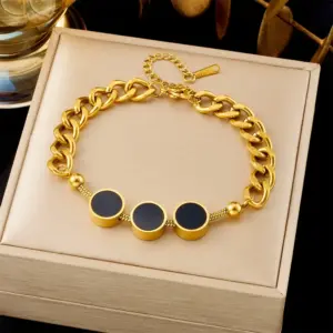 【5272】Three Black Circles