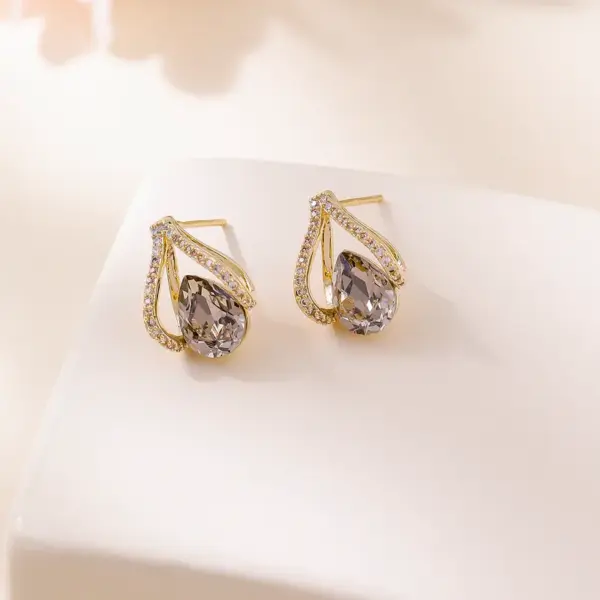 Wholesale Elegant Geometric Heart Zircon New Style Fashionable Versatile Lightweight Luxury Earrings Cross Pattern Polished Finish