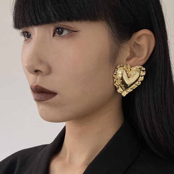oly-7ed1b111fc175985d8e8b0a205022a86 Wholesale Style Exaggerated Pleated Metal Big Heart Earrings for Women Normcore High-End Cold Style Unique Earrings