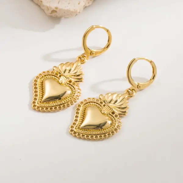 Wholesale 1 Pair Casual Modern Style Simple Style Heart Shape Crown Shell Plating Copper Copper 18K Gold Plated Earrings