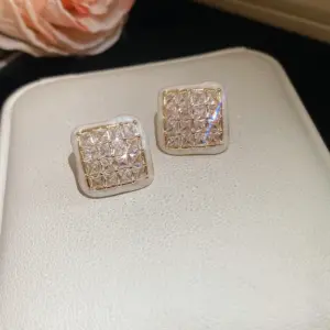 Silver Needle-Gold-White