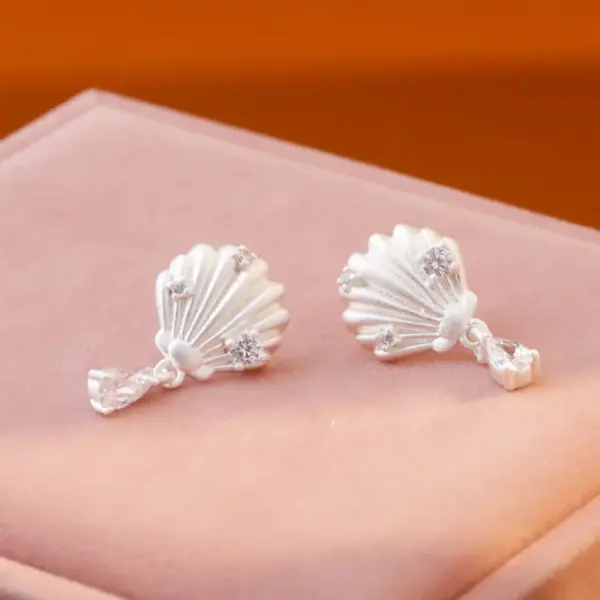 Wholesale 925 Silver Needle Shell Element Drop Earrings Luxury Minimalist Design Commute High-End Feelings Women's Geometric Pattern