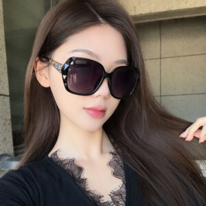 Wholesale 2025 new fashion network sunglasses European and American men and women polarized sunglasses riding glasses wholesale 5588