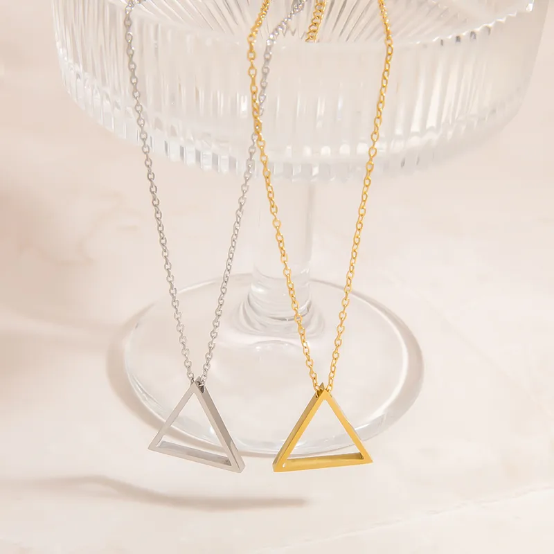 Wholesale PVD Coated Real Gold Plated 18K Gold Triangle 304 Stainless Steel Casual Waterproof Non Tarnish 304 Stainless Steel Lobster Trigger Clasp Cl
