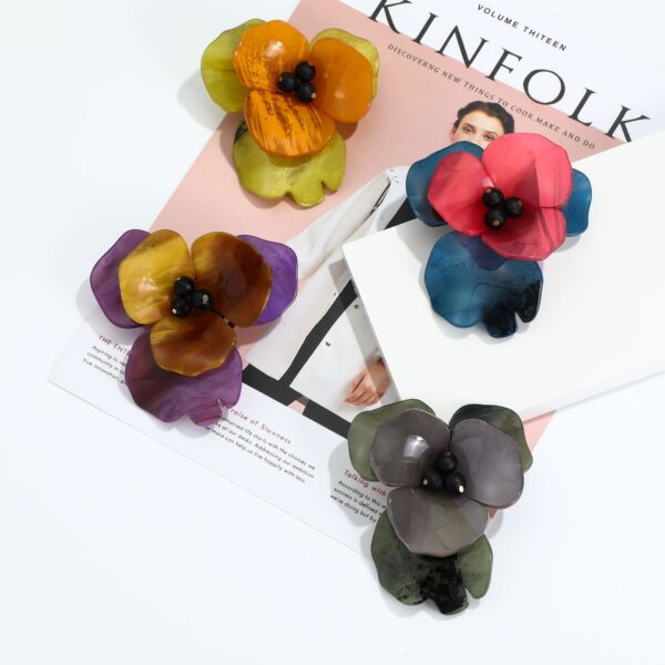 Wholesale Acrylic handmade flower brooch, crystal corsage, women's brooch, pearl jewelry