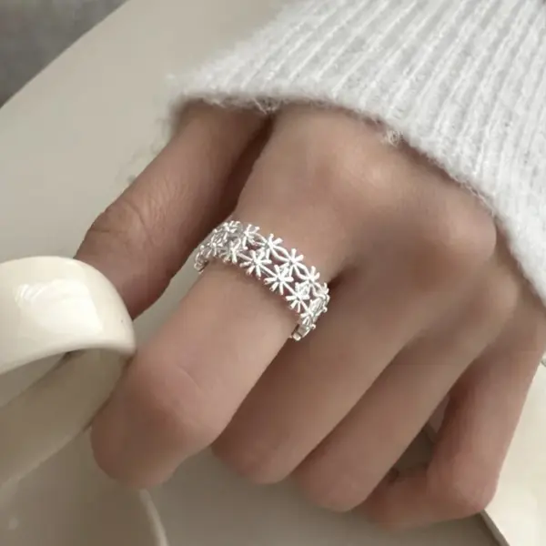 Wholesale Electroplated Flowers Ring For Women In Silver Plated Brass Featuring Elegant Floral Design