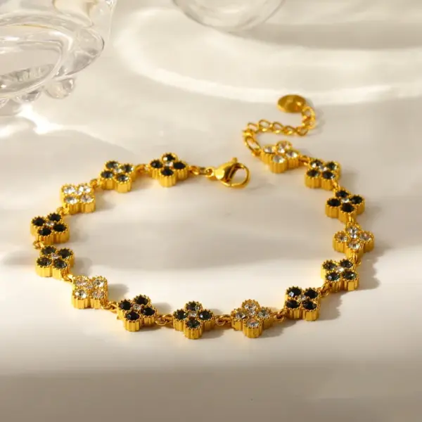 Wholesale Flowers Bracelet For Women In 304 Stainless Steel With 18K Real Gold Plated Coating 0.03µm Featuring Zircon And Handmade Chain