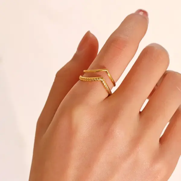 Wholesale PVD Coated 18K Gold Plated Letter 304 Stainless Steel Basic Waterproof Non Tarnish Open Rings