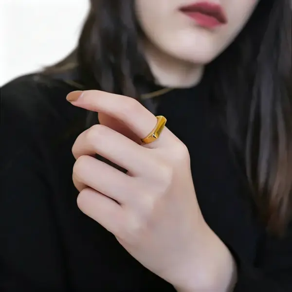oly-81a05212fc3b075ce68b663984c4fbfd Wholesale Unisex Rectangle Rings Crafted From Hypoallergenic 316 Stainless Steel With 18K Real Gold PVD Coating