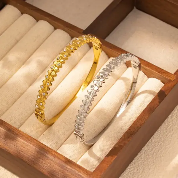 Wholesale Stainless Steel Zircon Women's Bracelet Non-Fading Titanium Steel Jewelry European Heart Shape