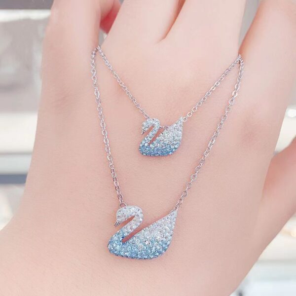 Wholesale Alloy diamond-encrusted Swarovski swan clavicle chain, gradient blue swan, rose gold, and black swan necklace.