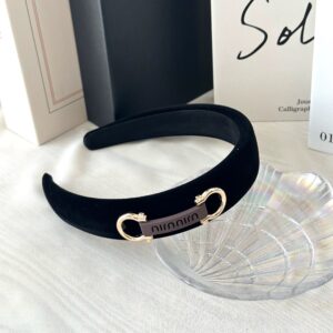 Brown horseshoe buckle velvet headband