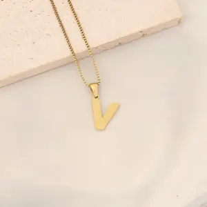 XL-1033-4【Box Chain】26 Letters / V