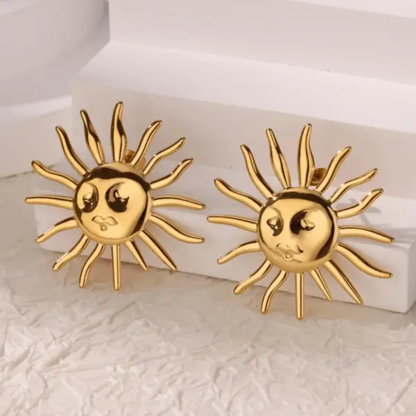 Wholesale Lucky Heart Stud Earrings For Women, Waterproof Non Tarnish 304 Stainless Steel With 18K Real Gold PVD Coated Plating 0.03µm-0.05µm