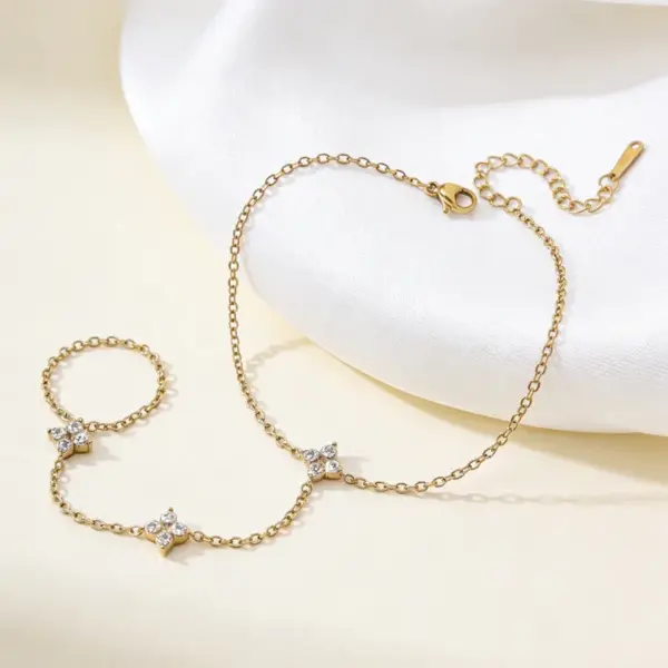 Wholesale Waterproof Non Tarnish Flowers Bracelet For Women In 18K Gold Plated 304 Stainless Steel With Zircon And PVD Coated Cable Chain