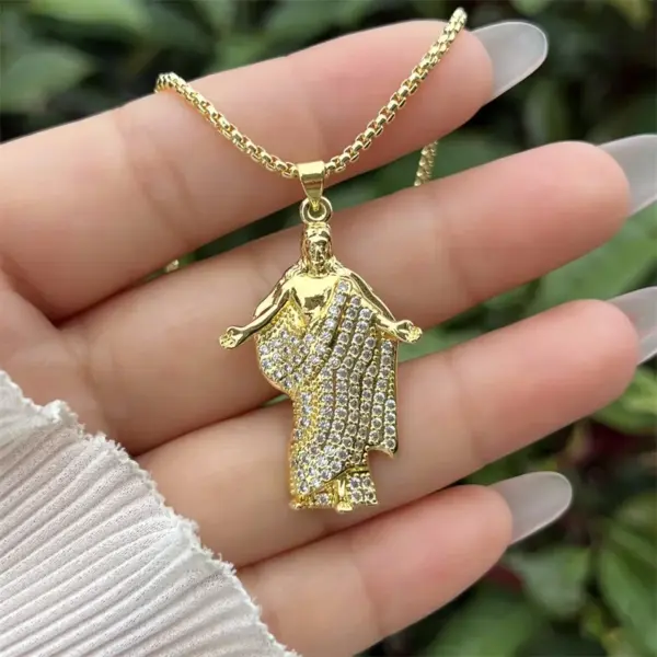 Wholesale Waterproof Non Tarnish Skull Pendant Necklace For Women In 18K Gold Plated Copper With Zircon Inlay And Snake Chain
