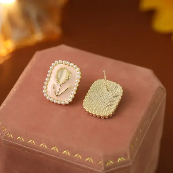 Wholesale S925 Silver Needle Creative Design Astral Pearl Earrings Women Versatile High-End Sensation New Style Fashion Jewelry