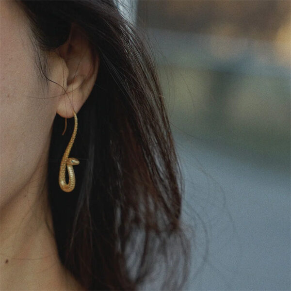 Wholesale Personality Exaggerated Earrings Zodiac King Cobra Design Electroplated Gold Ladies Ear Hook Zodiac Gift