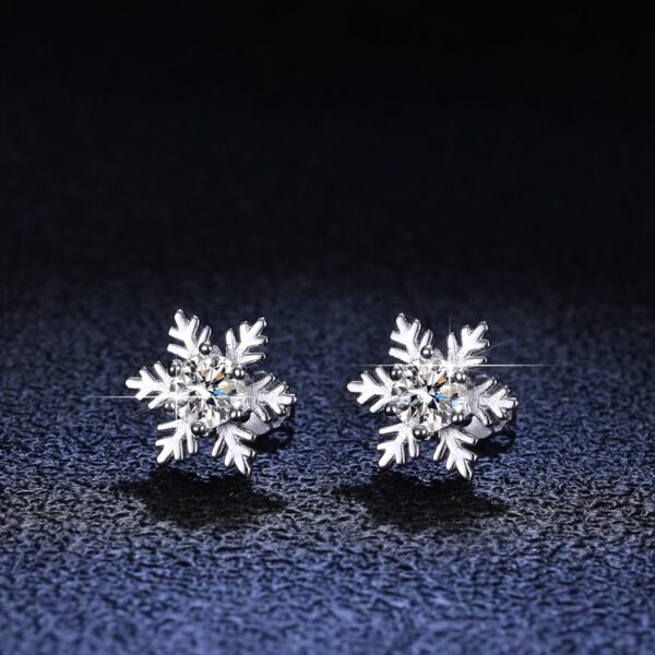 oly-83f3a8009e2cf442bef9e0fc91ec0633 Wholesale S925 Sterling Silver Platinum-Plated Snowflake Six-Prong Simple Elegant Earrings with a High-End Design, a Gift for Girlfriend or Lover