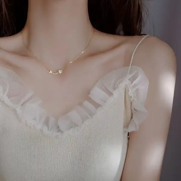 Wholesale Fish Bone Pendant Necklace For Women With Inlay Artificial Rhinestones, 18K Real Gold Plated Copper And Water Plating On Cable Chain
