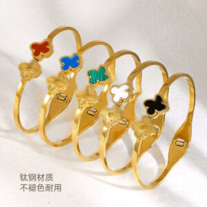 Wholesale Titanium steel electroplated non-fading jewelry, titanium steel bracelet, gold four-leaf clover bracelet