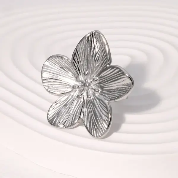 Wholesale 304 Stainless Steel Flower PVD Coated Stone-Free Real Gold Plated Elegant Vintage Style Waterproof Non Tarnish Open Rings