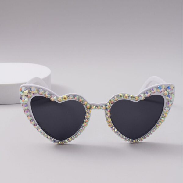 oly-8561741bbf2b75415cb9ee0bbb84ef02 Wholesale Heart-Encrusted Diamond Sunglasses Sunglasses Dot Diamond Handmade Style Female Cute Cat Eye Fresh