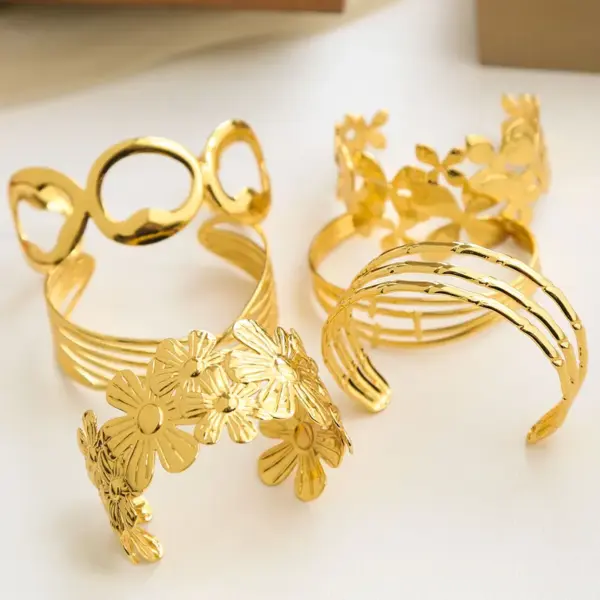 Wholesale PVD Coated 18K Gold Plated Flower Chrysanthemum 304 Stainless Steel Oversized Waterproof Non Tarnish 304 Stainless Steel Bangle
