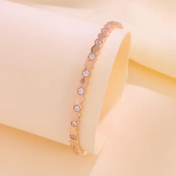 Wholesale Geometric Electroplated Copper Bangle For Women With Water Plating And Zircon Inlay