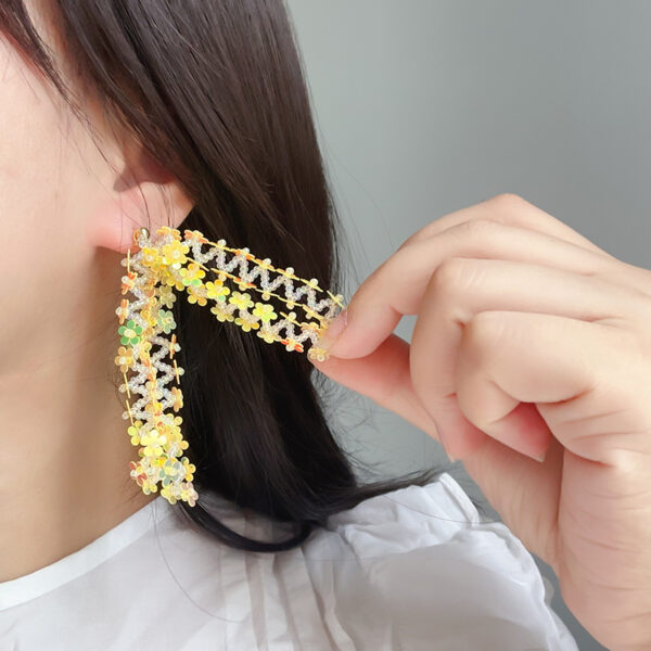 Wholesale South Korea East Gate Laser Sequin Flower Tassel Earrings Vacation Style Eye-catching Bright Eye Strap Long Dress All-match Earrings