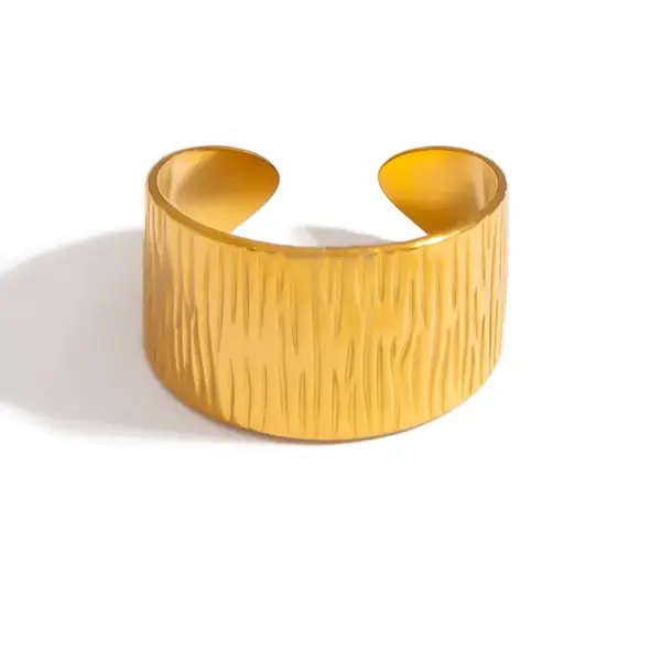 Wholesale Stainless Steel Hammered Texture Wide Face Ring Women's Non-Fading 18K Gold Plated Open Ring Fashionable Accessory For Party