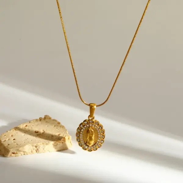 Wholesale Electroplated Portrait Pendant Necklace For Women With 18K Gold Plated Stainless Steel And Zircon, PVD Coated Snake Chain