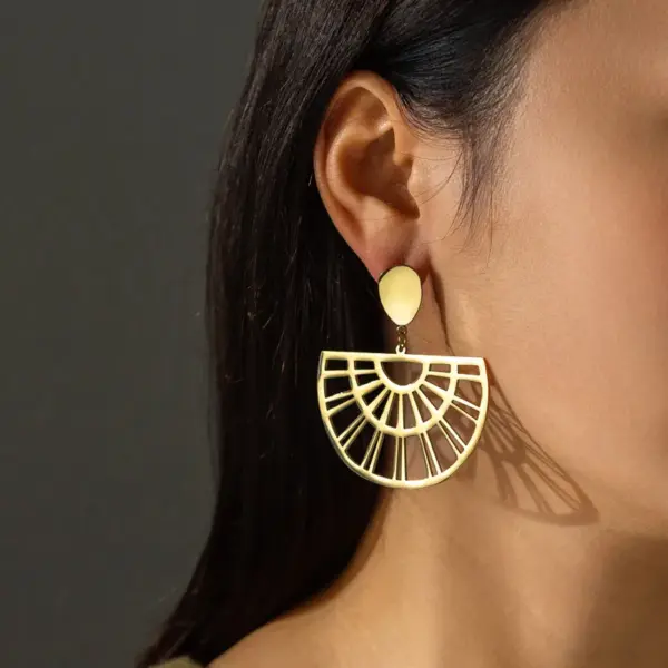 Wholesale 304 Stainless Steel Sector PVD Coated Stone-Free 18K Real Gold Plated 18K Gold Simple Style Waterproof Non Tarnish Plating Hollow Out Gold Drop Earrings