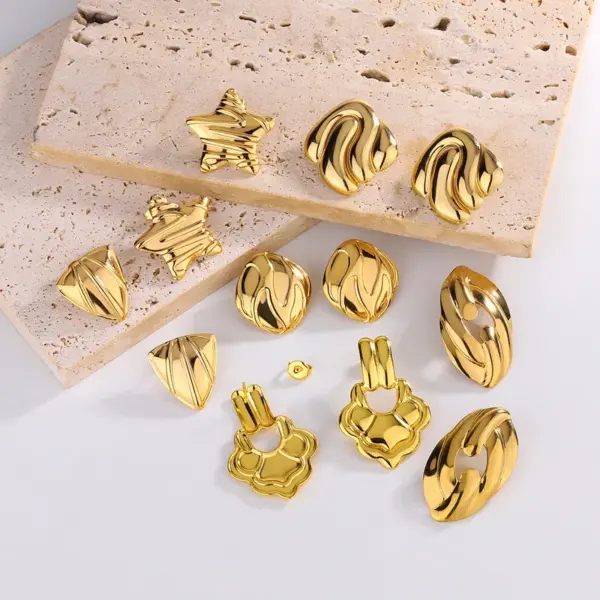 Wholesale Fashion Geometric Stripe Earrings For Women 304 Stainless Steel 18K Gold Plated Elegant Luxury Style Round Craft Star