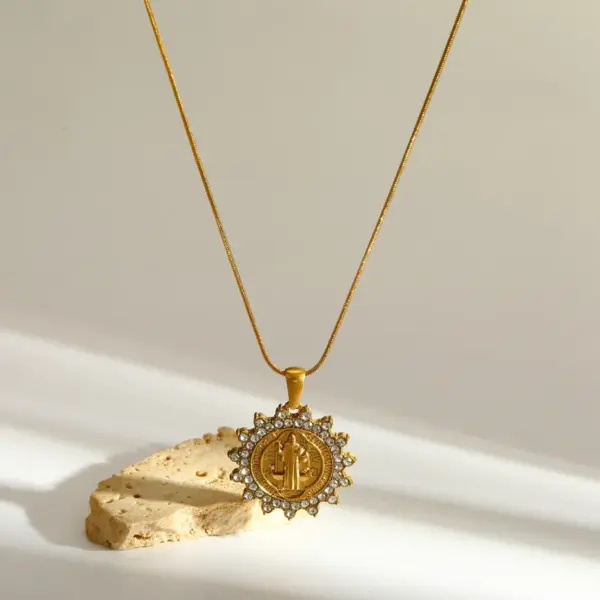 Wholesale Electroplated Portrait Pendant Necklace For Women With 18K Gold Plated Stainless Steel And Zircon, PVD Coated Snake Chain