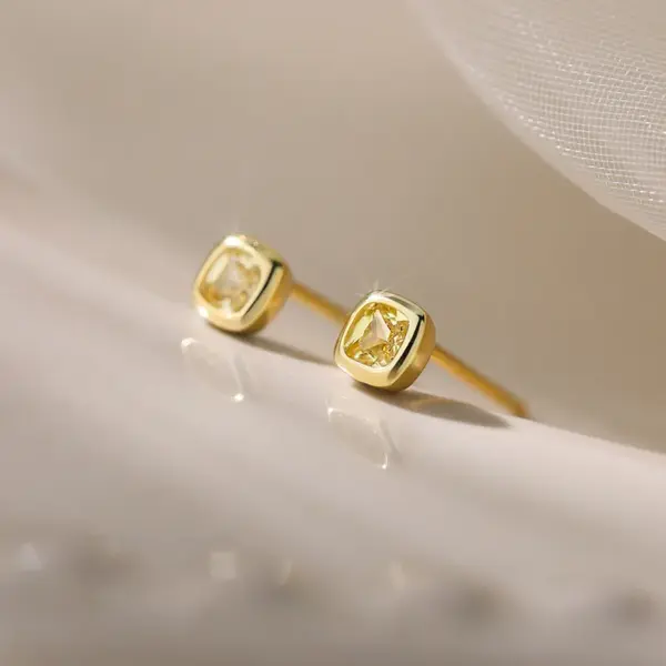 Wholesale Simple Style Square Stud Earrings For Women In Copper With Electroplated Gold Plating And Rhinestone Inlay