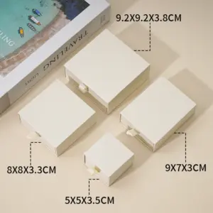Pearlescent Beige / Pearlescent Beige; 8*8*3.3 (with Sponge) - 8*8*3.3 (with Sponge)