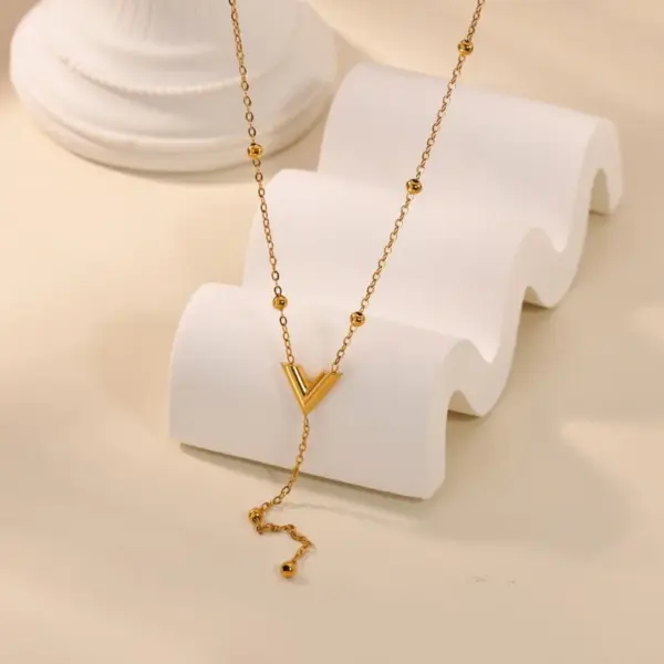 Wholesale 3pcs/set Victory V-shaped Jewelry Set 18K Gold Plated Waterproof Stainless Steel Necklace Earrings Bracelet Three-piece Set Simple Elegant Brand Style Jewelry Accessories Wholesale Christmas Birthday Gift Choice