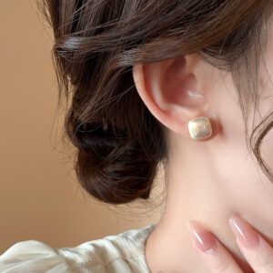 A1821 silver-12mm sugar cube pearl stud earrings for women